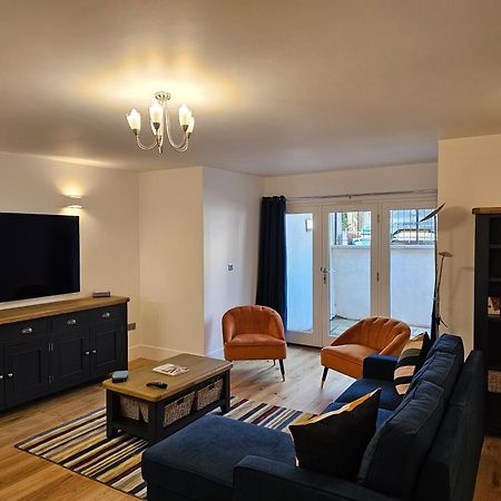 Spacious Modern 2-Bed Parking & Wi-Fi & 65"Oled Bristol Dış mekan fotoğraf
