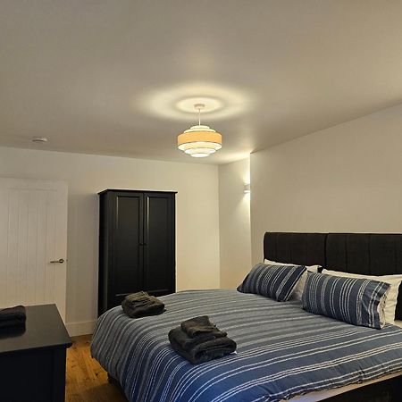 Spacious Modern 2-Bed Parking & Wi-Fi & 65"Oled Bristol Dış mekan fotoğraf