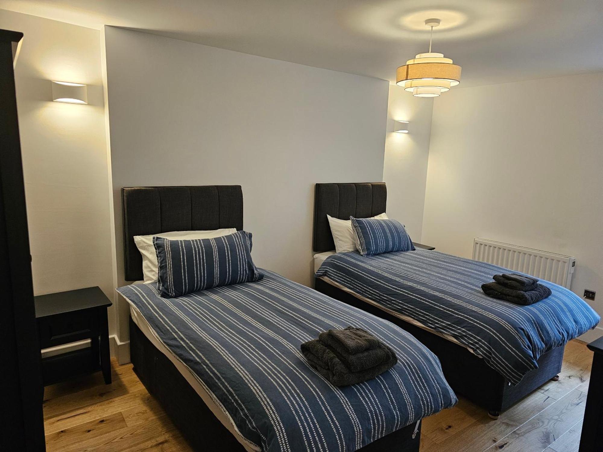 Spacious Modern 2-Bed Parking & Wi-Fi & 65"Oled Bristol Dış mekan fotoğraf