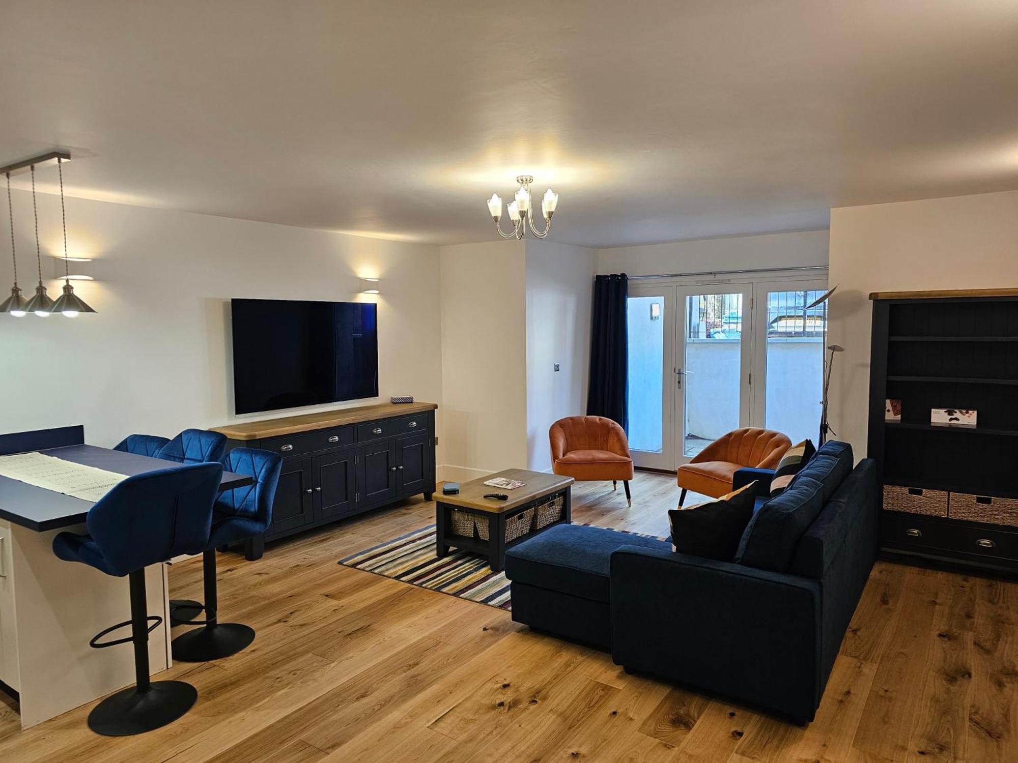 Spacious Modern 2-Bed Parking & Wi-Fi & 65"Oled Bristol Dış mekan fotoğraf