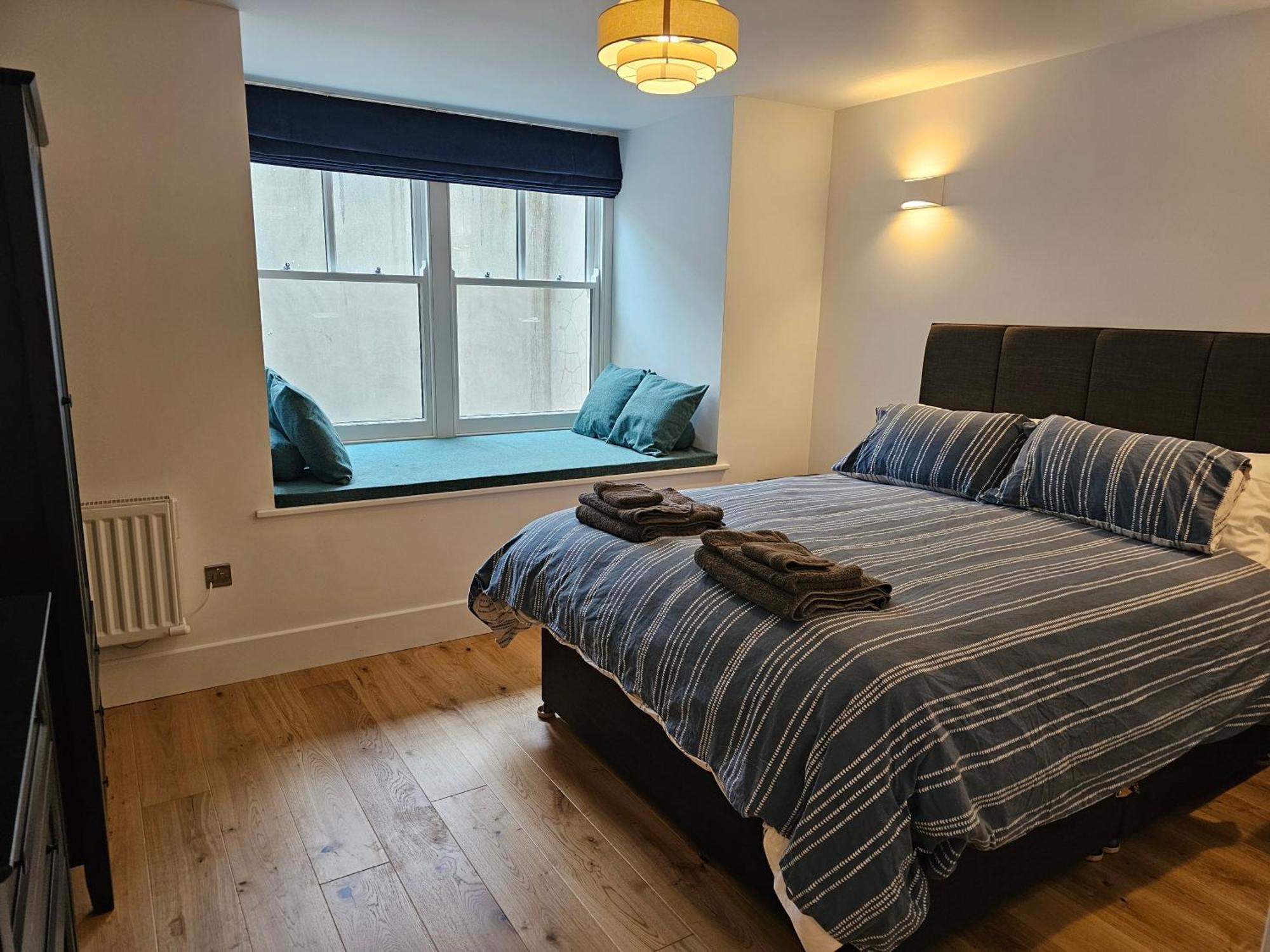 Spacious Modern 2-Bed Parking & Wi-Fi & 65"Oled Bristol Dış mekan fotoğraf